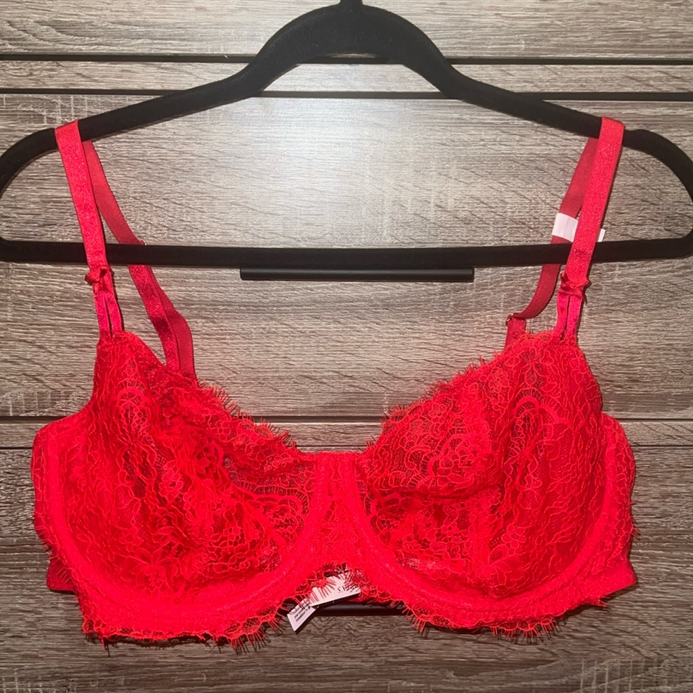 VS NWT Unlined Push Up